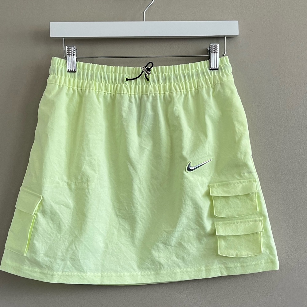 NIKE SPORTSWEAR SWOOSH CARGO WOVEN UTILITY SKIRT - BARELY VOLT - Yellow Green - Picture 6 of 10